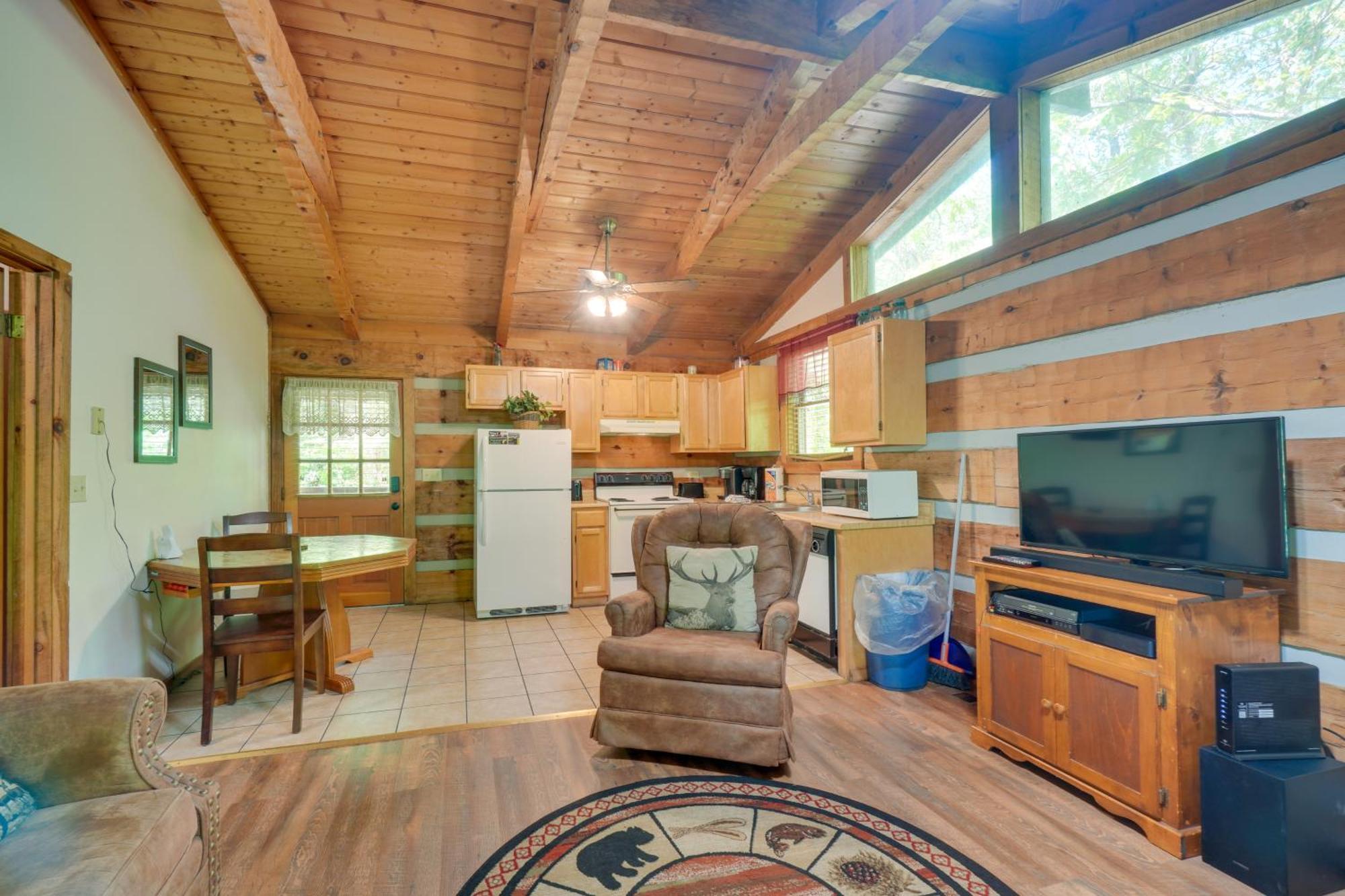 Gatlinburg Cabin With Hot Tub About 6 Mi To Downtown! Eksteriør bilde